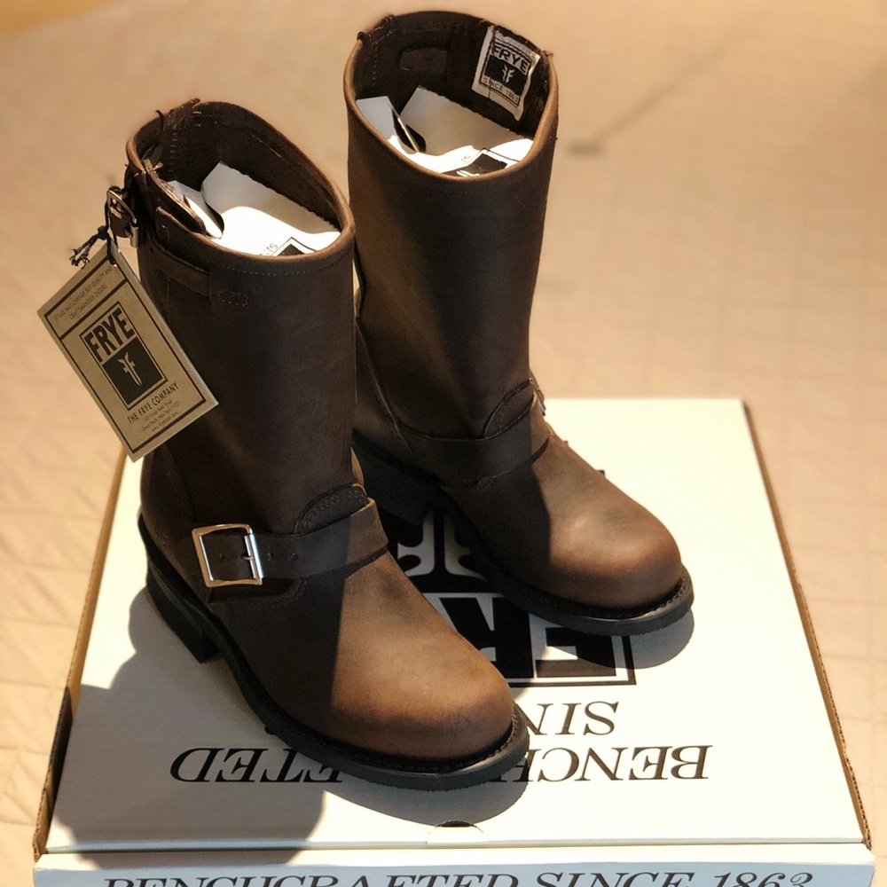 FRYE Women's Engineer 12R Boot, Gaucho, 5.5 M US